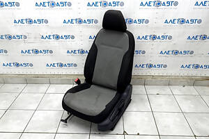 Водійське сидіння VW Jetta 11-18 USA без airbag, механічне, ганчірка чорно-сіра, під хімчистку, подряпини на накладку