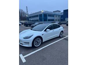 Водій Hyundai Kona/Tesla model 3 (Electric) - Renault Megan IV / Renault Megan III