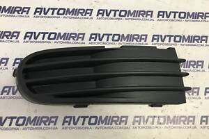 Накладка противотуманной фары правой Volvo V50 2004-2008 30657010