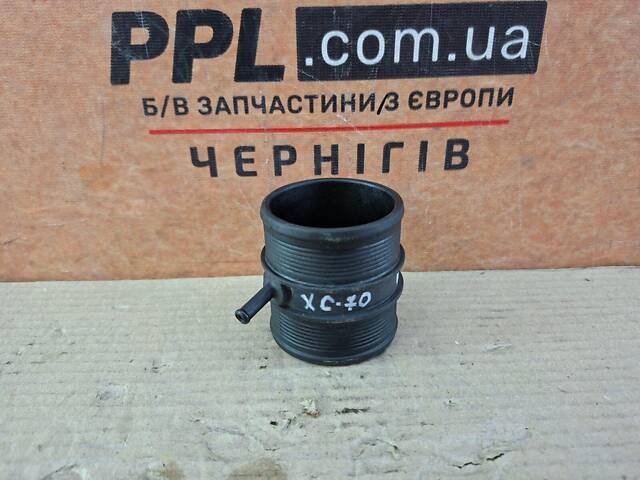 Volvo XC70 II 07-16 2.4 D тройник трубки патрубка интеркулера 30792884 - Фото 1