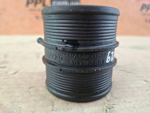 Volvo XC70 II 07-16 2.4 D тройник трубки патрубка интеркулера 30792884 - Фото 5