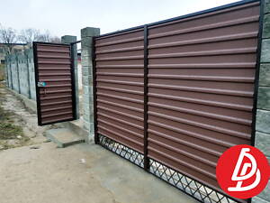 Ворота обшитые деревом. 'Броневик' Днепропетровск.