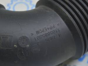 Воздуховод с резонатором на коллектор BMW X1 F48 16-22 B46 13717619268