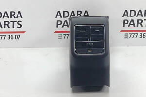 Воздуховод центральной консоли задний для VW Passat SE 2015-2022 (561864298D82V)