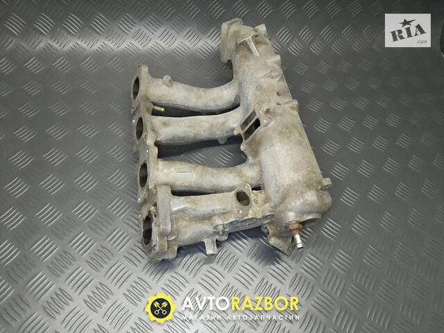 Впускний колектор під EGR 2.0 16V бензин на Nissan Vanette Cargo, Serena SR20DE 1991-2001 рік