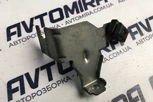 Кронштейн осушувача VW Passat B6 2005-2010 03L131529D