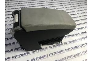 Подлокотник VW Passat B6 2005-2010 3C0864207M