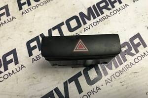 Кнопка аварийного сигнала VW Passat B7 2010-3AA953509