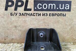 VW Transporter T5 2011-2022 рестайлінг кронштейн кріплення передньої панелі телевізора 7E0805731B