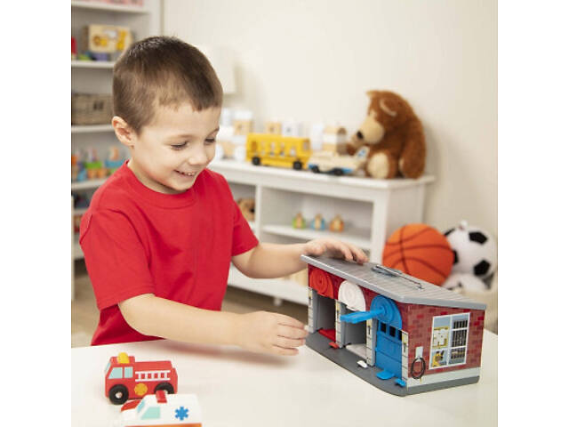 Ігровий набір Melissa&Doug Дерев'яний гараж рятувальних машин з ключами (MD4607) - Фото 3
