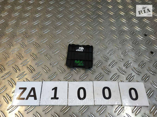 ZA1000 6776642010 заглушка обшивки багажника Toyota RAV4 13-19 0