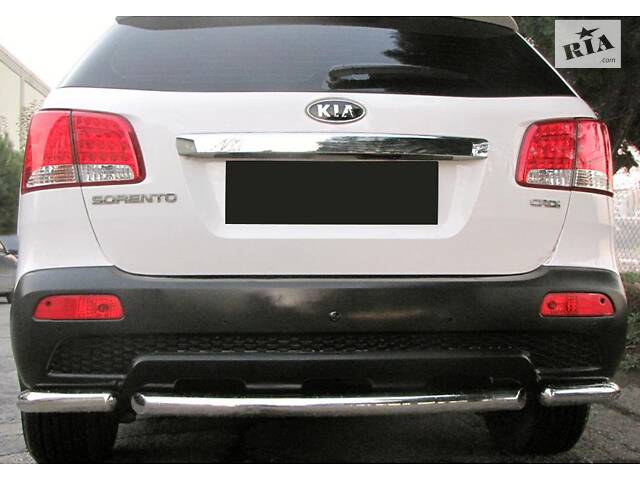 Задние углы с центральной AK007-3 (2 шт, нерж.) для Kia Sorento XM 2009-2014 гг