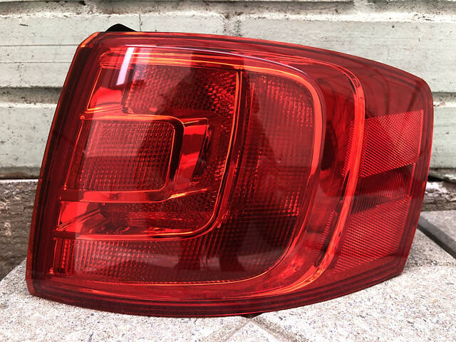 Задний фонарь правый внешний для VW Jetta 6 2011-2014 (TYC) USA - Фото 1