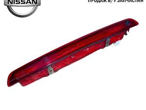 Задній стоп сигнал в кришку багажника Nissan Qashqai J10 07-13р (Нісан Кашкай)