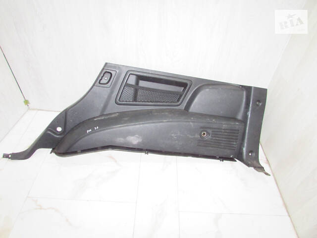 Задня права обшивка багажника 2.7Xdi SsangYong Rexton 2001-2012 рекстон