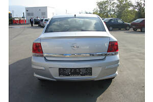 Задняя нижняя накладка Sedan (под покраску) для Opel Astra H 2004-2013 гг