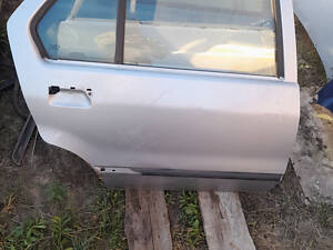 Задняя правая дверь Рено 19