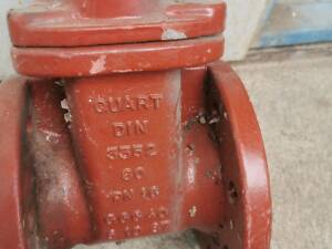 Засувка та кульовий кран.