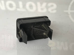 Заглушка панели кнопок Mitsubishi L200 2015-2022 8050A078