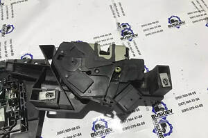 Замок двери передней правой Ford Fusion с 2012- год AE8A-5421812-BF