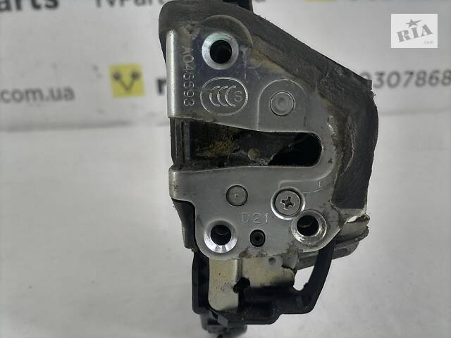 Замок двери передний правый TOYOTA AVENSIS T27 2009-2018 6903002250