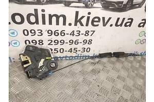 Замок двері задній лівий 6906002111 Toyota Avensis T25 03-09