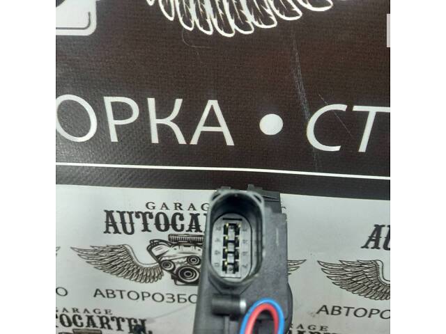 Замок дверки передній правий SKODA OCTAVIA, Volkswagen Passat B5 98 — 07 8PIN 6X1837014H