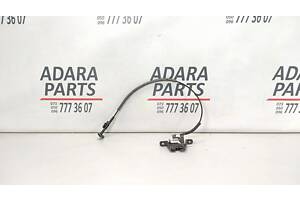 Замок заднього сидіння лівий з тросиком для VW Passat 2012-2015 (561885681D)