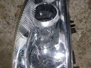 Б/у фара правая для Nissan Qashqai 2007-2010.