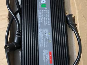 Зарядний пристрій на скутер ,самокат.