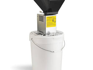 Зернодробилка электрическая Зубренок с бочкой 22 литра 350 кг/час