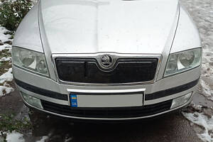 Зимняя накладка на решетку (верхняя) Глянцевая для Skoda Octavia II A5 2006-2010 гг