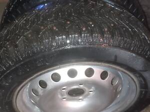 Зимові колеса на дисках Шины Б/У 195.65 R15 Фольцваген ORiginal VW Passat Golf SEat Skoda