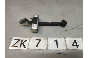 ZK0714 6864030100 ограничитель хода двери зад Toyota Lexus GS 05- 39-02-03