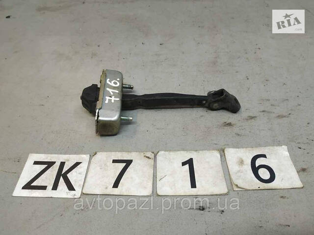 ZK0716 6861030180 обмежувач ходу дверей перед Toyota Lexus GS 05- 39-02-03