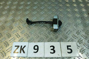 ZK0935 6864030101 ограничитель хода двери зад L Toyota Lexus GS 05-0
