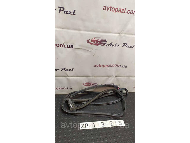 ZP1325 6787147030 уплотнитель двери зад R Toyota Prius 3 09-15 27-05-02