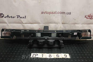 ZP1869 5271960020 кронштейн решетки радиатора 1-б\у - 2800грн Toyota Lexus LX 15- 07-03-02