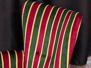 Зручне відпочинкове крісло. В оригінальній тканині. В дуже гарному стані. Французьке ?? ? 73х75 см, вис