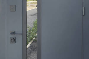 Двери входные Ваш Вид Норд металл/МДФ Антрацит /Белое дерево 850/950х2040х100 Л/П