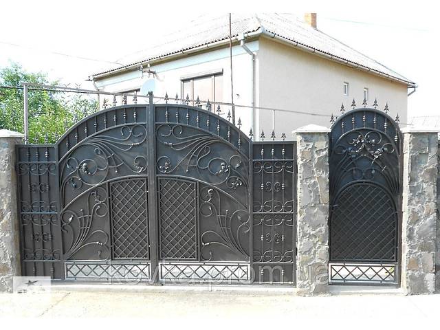 Кованые распашные ворота с калиткой, код: 01139