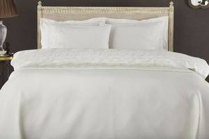 Покрывало постельное Valerie Pique 270х260 см с наволочками и декоративными подушками сатин Pepper home молочный DP70796