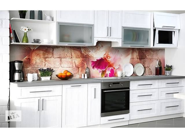 Наклейка на скинали Zatarga на кухню «Ирис на кирпичной стене» 600х2500 мм виниловая 3Д наклейка кухонный фартук