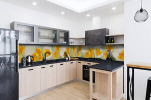 Наклейка на скинали Zatarga на кухню «Желтые Тюльпаны» 600х3000 мм виниловая 3Д наклейка кухонный фартук самоклеящаяс...