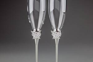 Свадебные бокалы на металлической ножке в цвете серебро Бабочка 2 шт 28 см 1013GT Купи уже сегодня!