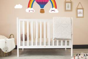 Виниловая интерьерная наклейка декор на стену обои в детскую 'Воздушный шар радуга облака' разноцветный НС000867 Каву...