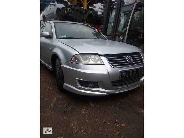 Б/у бампер передний для Volkswagen Passat B5 2002 (караван,плюс накладки до порогів)