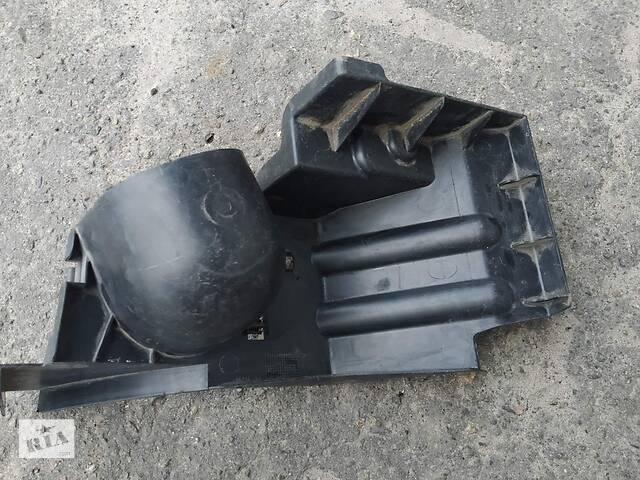 Б/у дефлектор радиатора левый для Renault Trafic 2000-2014