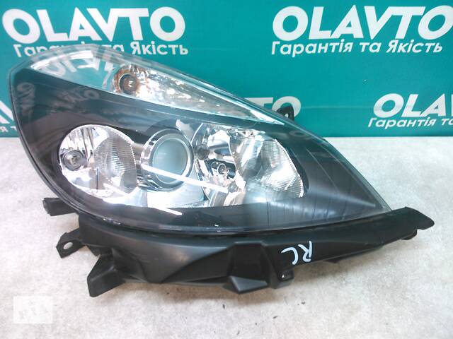 Б/у Фара передняя правая Renault Clio III 2005-2014. 8200865604