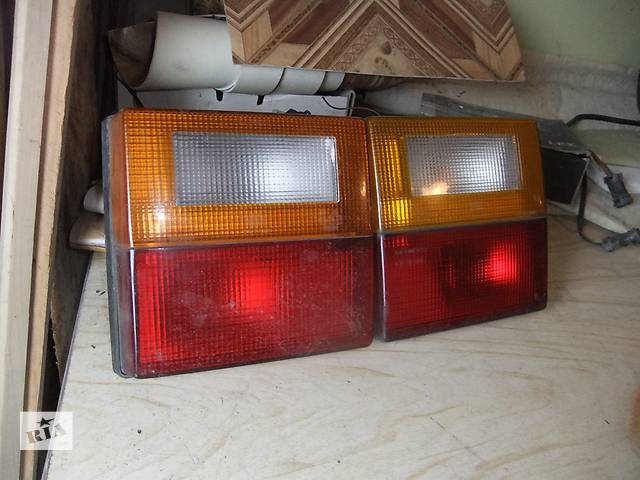 Б/у фонарь задний внутренний крышки багажника для Audi 80 В2 85-86 год